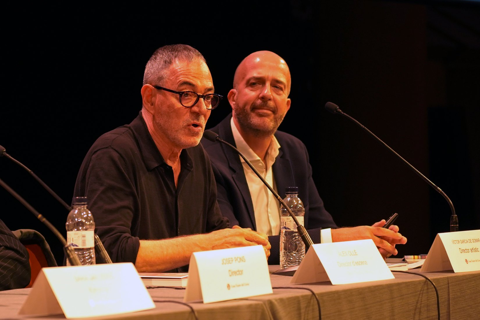 Àlex Ollé i Víctor Garcia de Gomar a la taula durat la roda de premsa de 'Lady Macbeth de Mtsensk'.