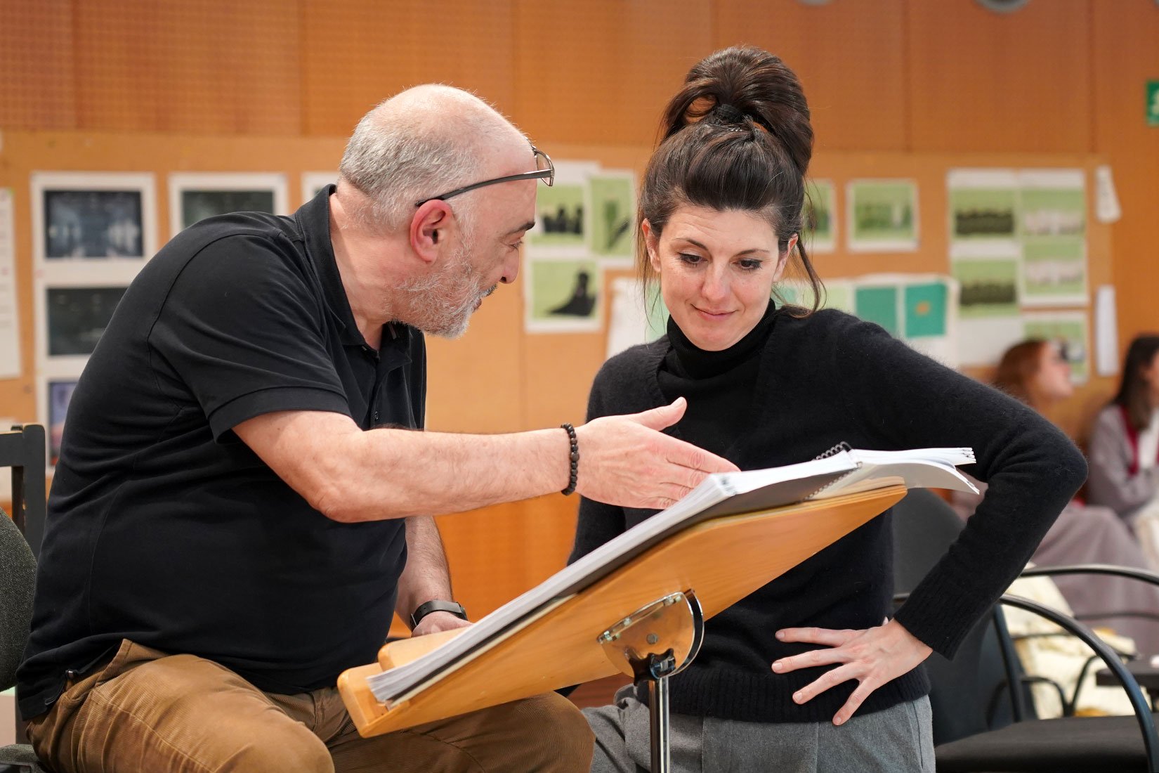 Raquel García- Tomás, amb el mestre Ernest Martínez Izquierdo, durant els assajos de l'opera 'Alexina B.' al Liceu.