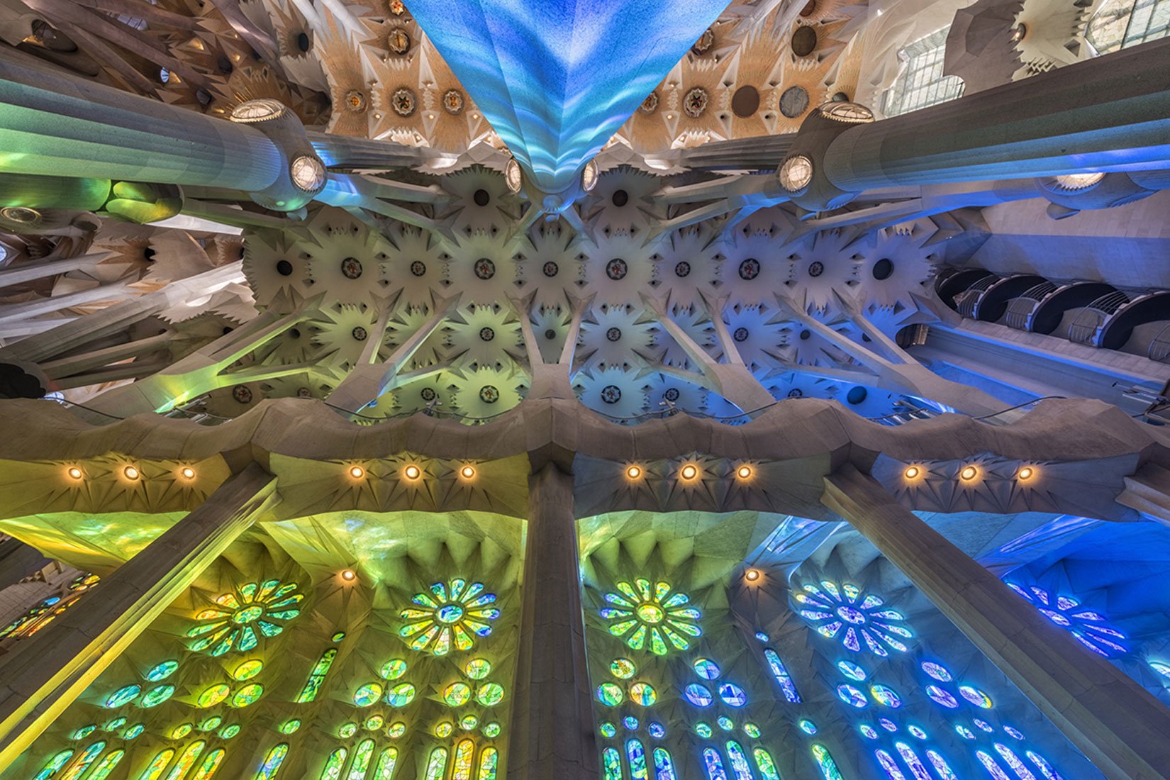 Interior de la Sagrada Família.