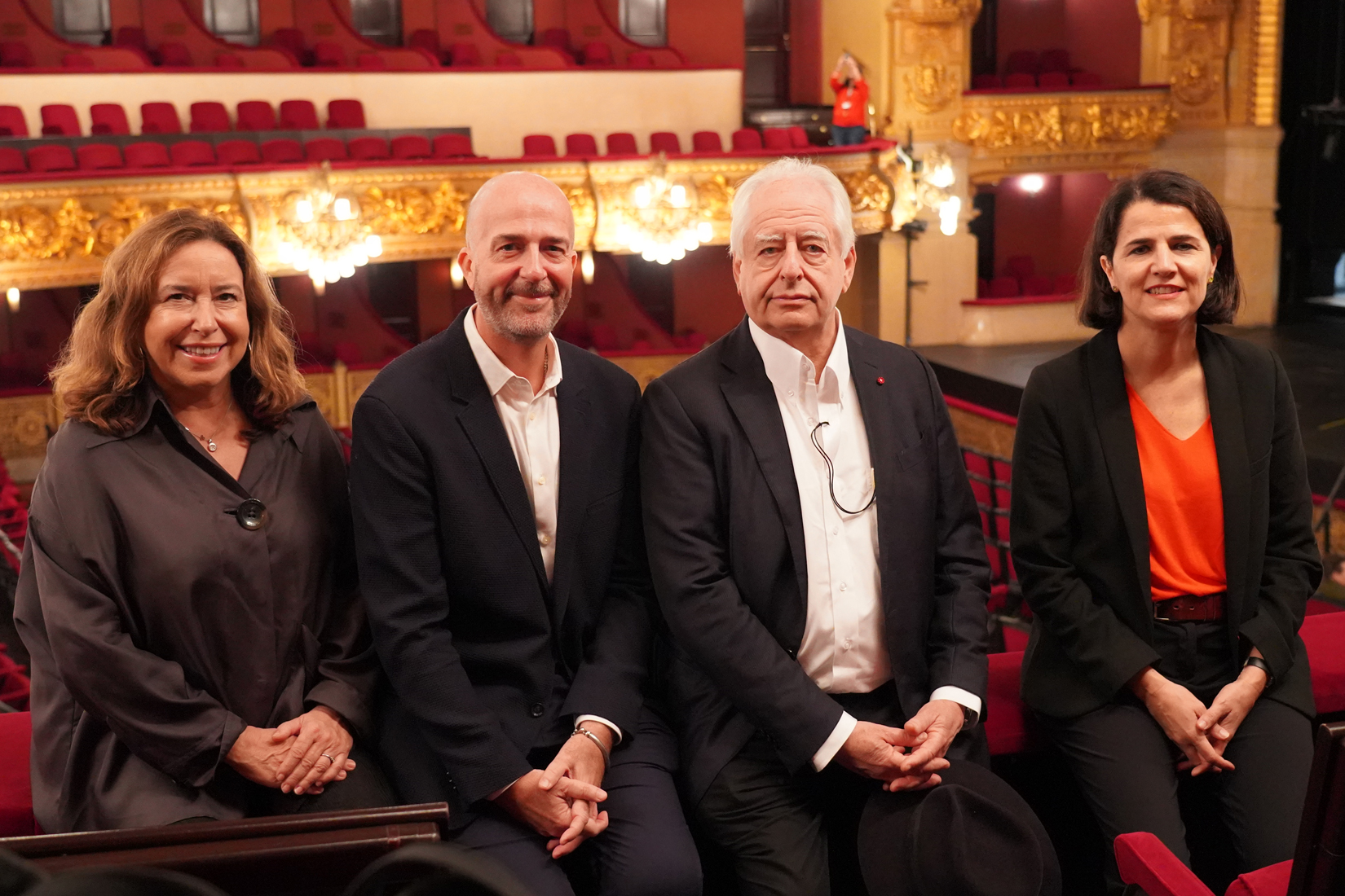 Ana Vallés, presidenta de Sorigué; Víctor Garcia de Gomar, director artístic del Liceu; l'artista William Kentridge i Judit Carrera, directora del CCCB. (© GTL)