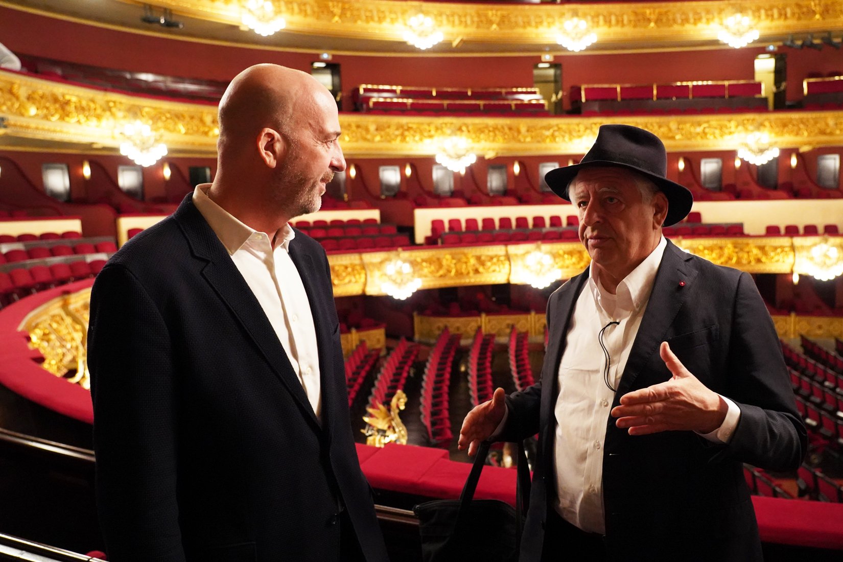 Víctor Garcia de Gomar, director artístic del Liceu, conversa amb l'artista William Kentridge.