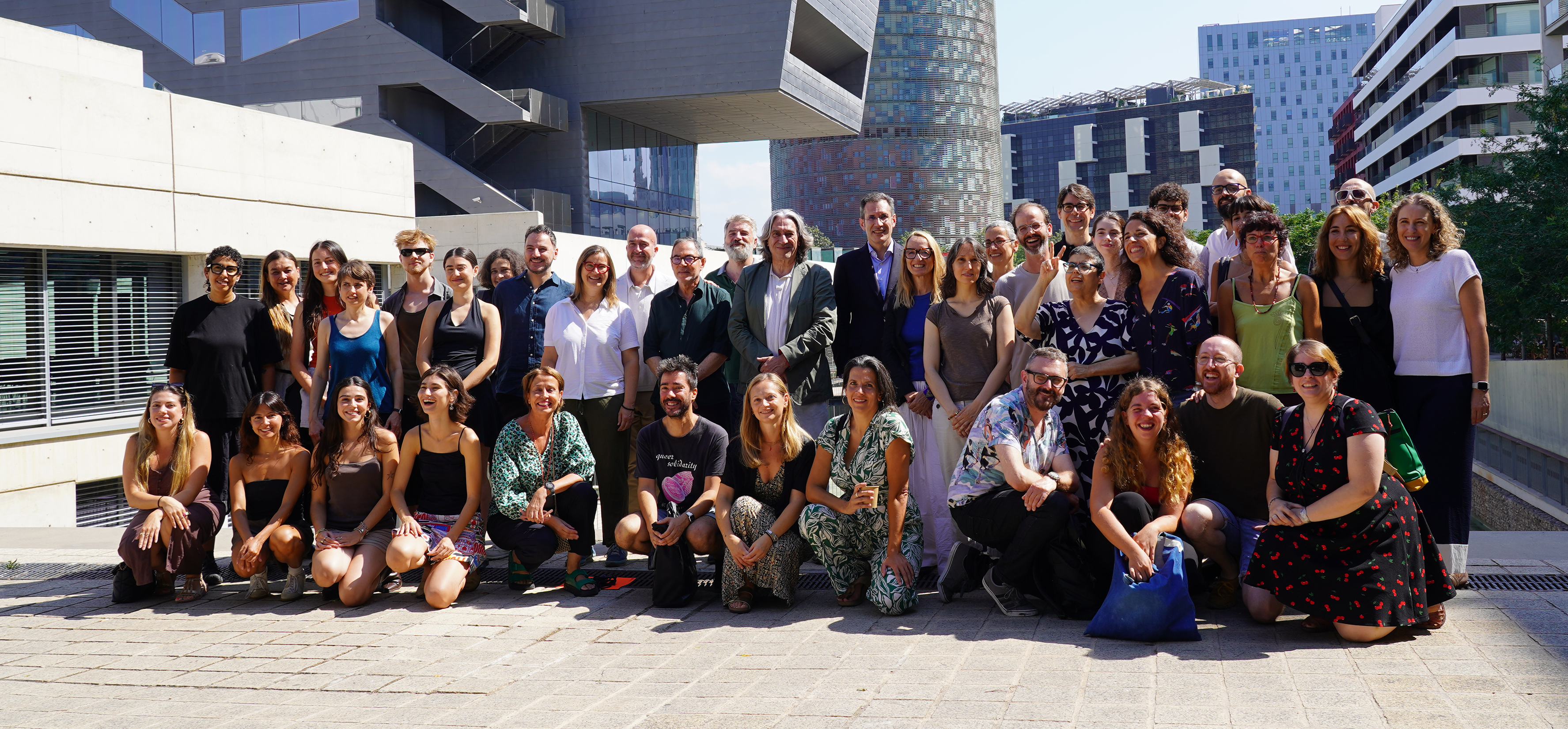 Foto de família dels participants a l'edició d'enguant del projecte 'Òh!pera'.