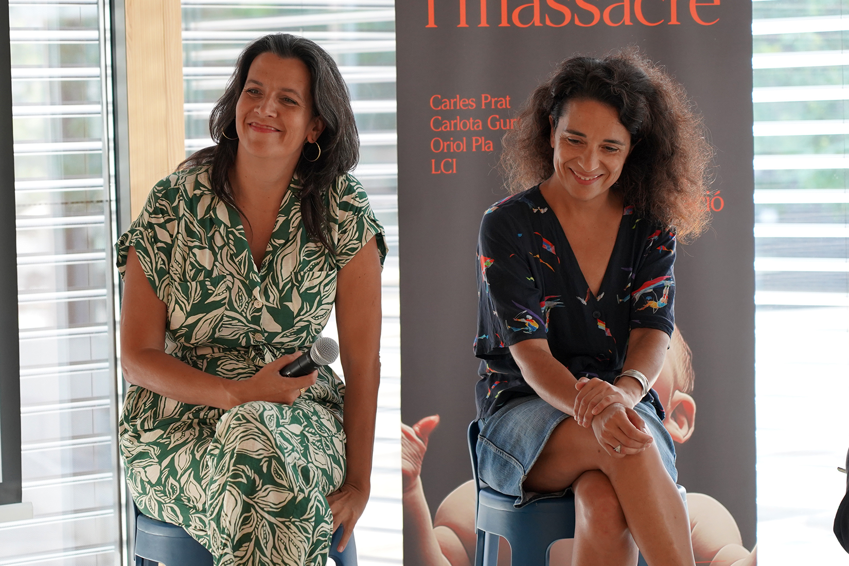 La dramaturga Carlota Gurt i la directora d'escena Mercè Vila Godoy, a la roda de premsa de 'Òh!pera'.