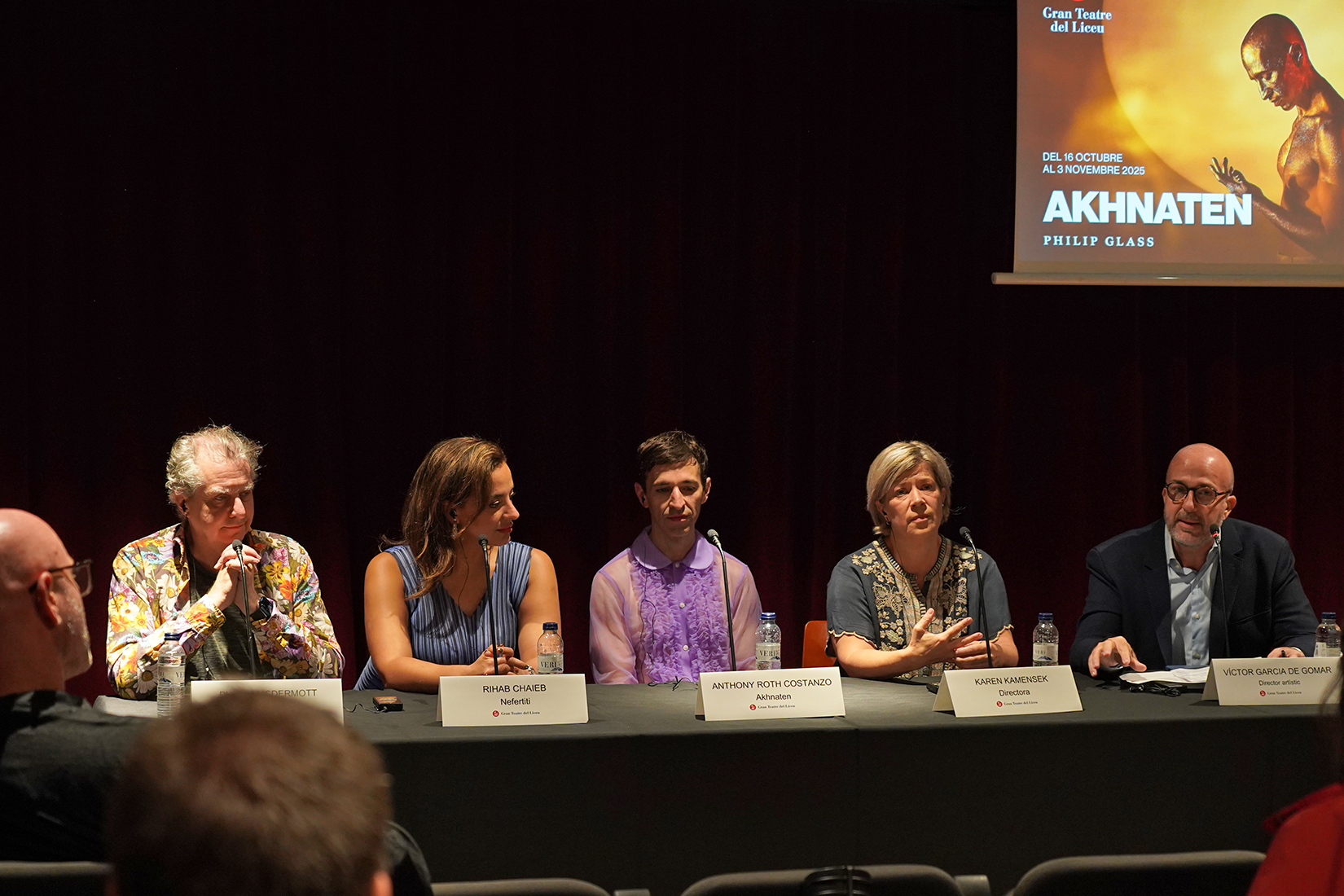 D'esquerra a dreta: Phelim McDermott, Rihab Chaieb, Anthony Roth, Costanzo, Karen Kamensek i Víctor Garcia de Gomar (© GTL)