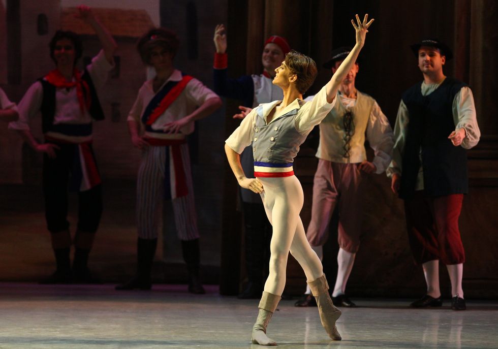 Julian MacKay en The Flames of Paris