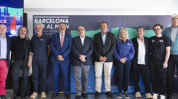 Foto de família de part de l'equip creatiu de la final de la Copa Amèrica durant la roda de premsa.