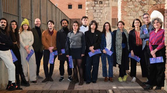 Foto de família de la roda de premsa de Microòperes d'avui, al Macba.