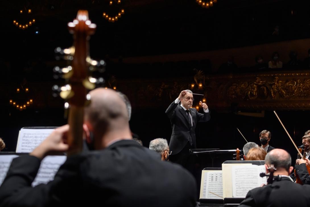 Josep Pons dirigeix l'Orquestra del Liceu (© Toni Bofill)